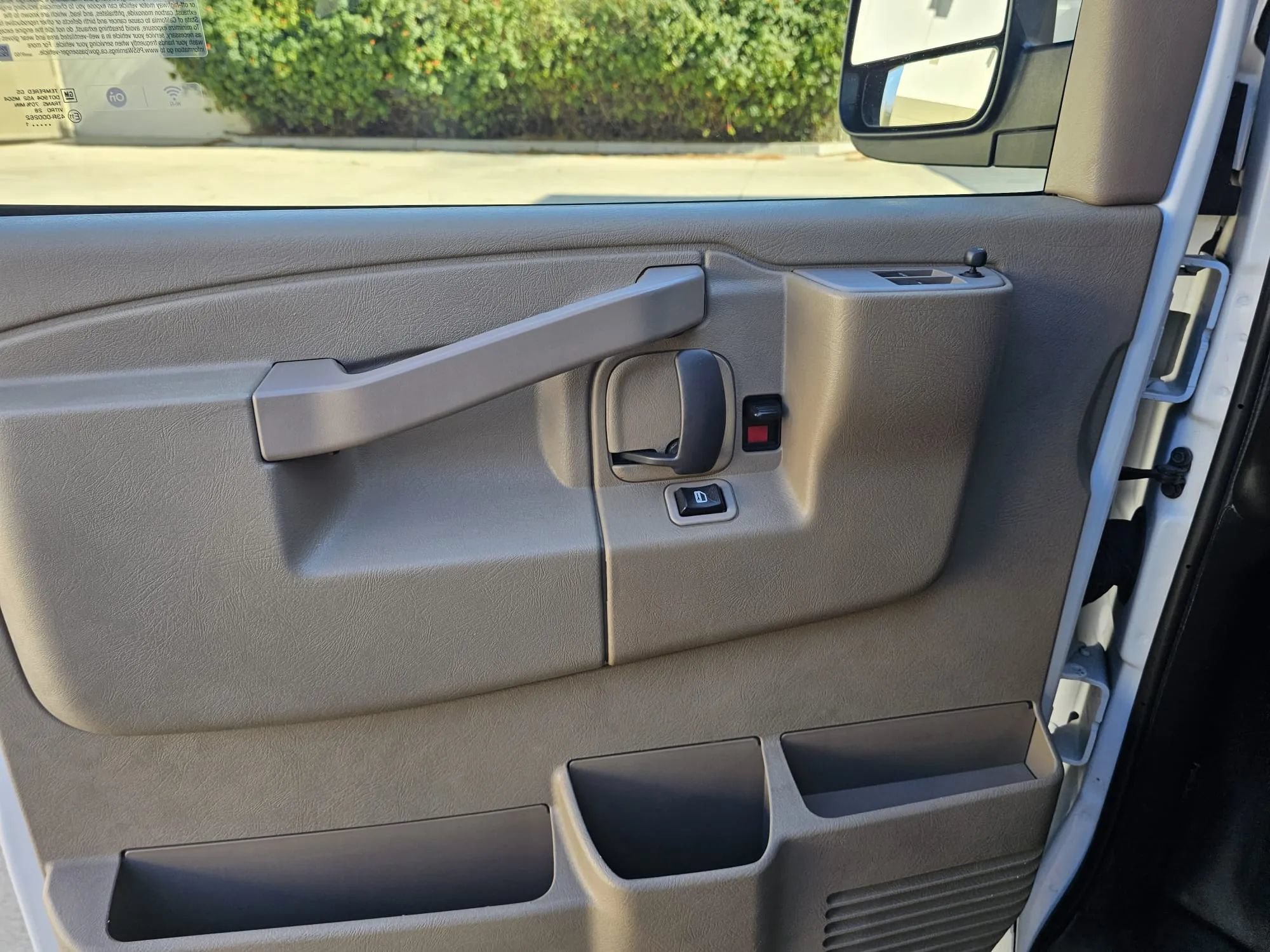 Used 2021 Chevrolet Express 3500 w/ Driver Convenience Package RWD image 9