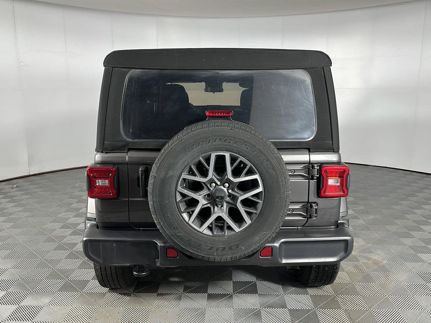 Used 2024 Jeep Wrangler Unlimited Sahara AWD/4WD image 27