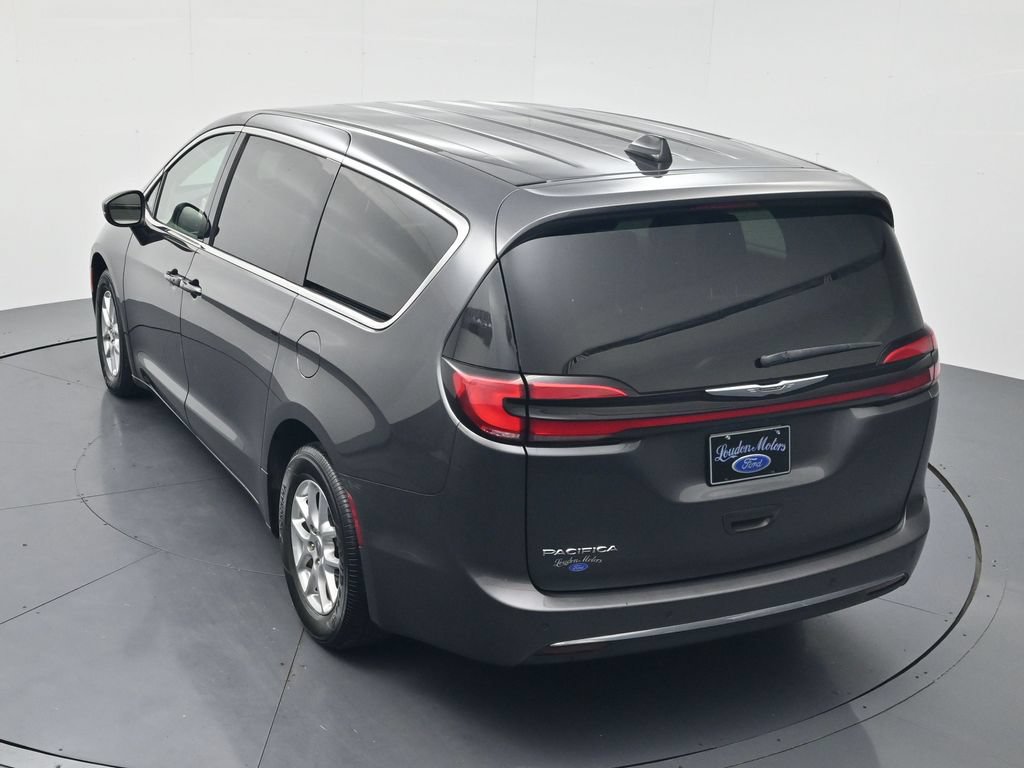 Used 2023 Chrysler Pacifica Touring-L FWD image 38