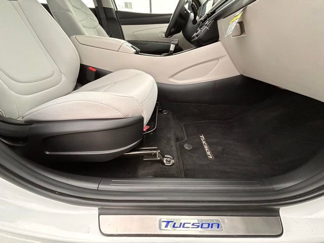 Used 2025 Hyundai Tucson SE image 30