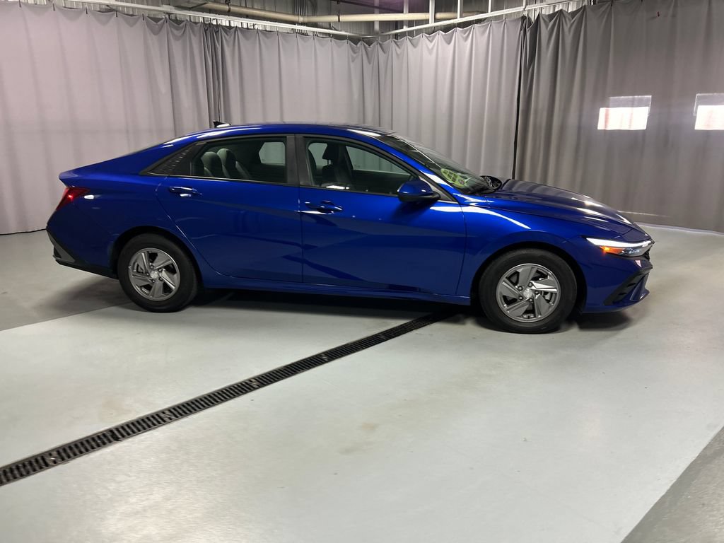 Used 2025 Hyundai Elantra SE FWD image 8