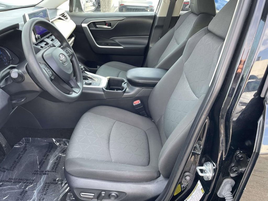 Used 2024 Toyota RAV4 AWD Hybrid image 28