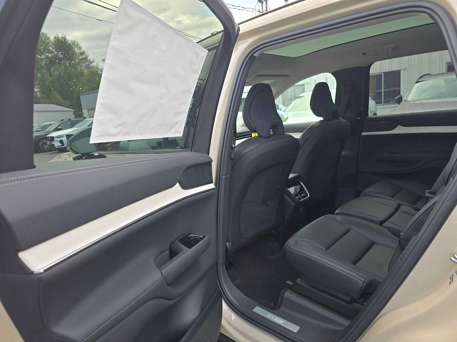 New 2026 Volvo EX90 Ultra AWD/4WD image 16