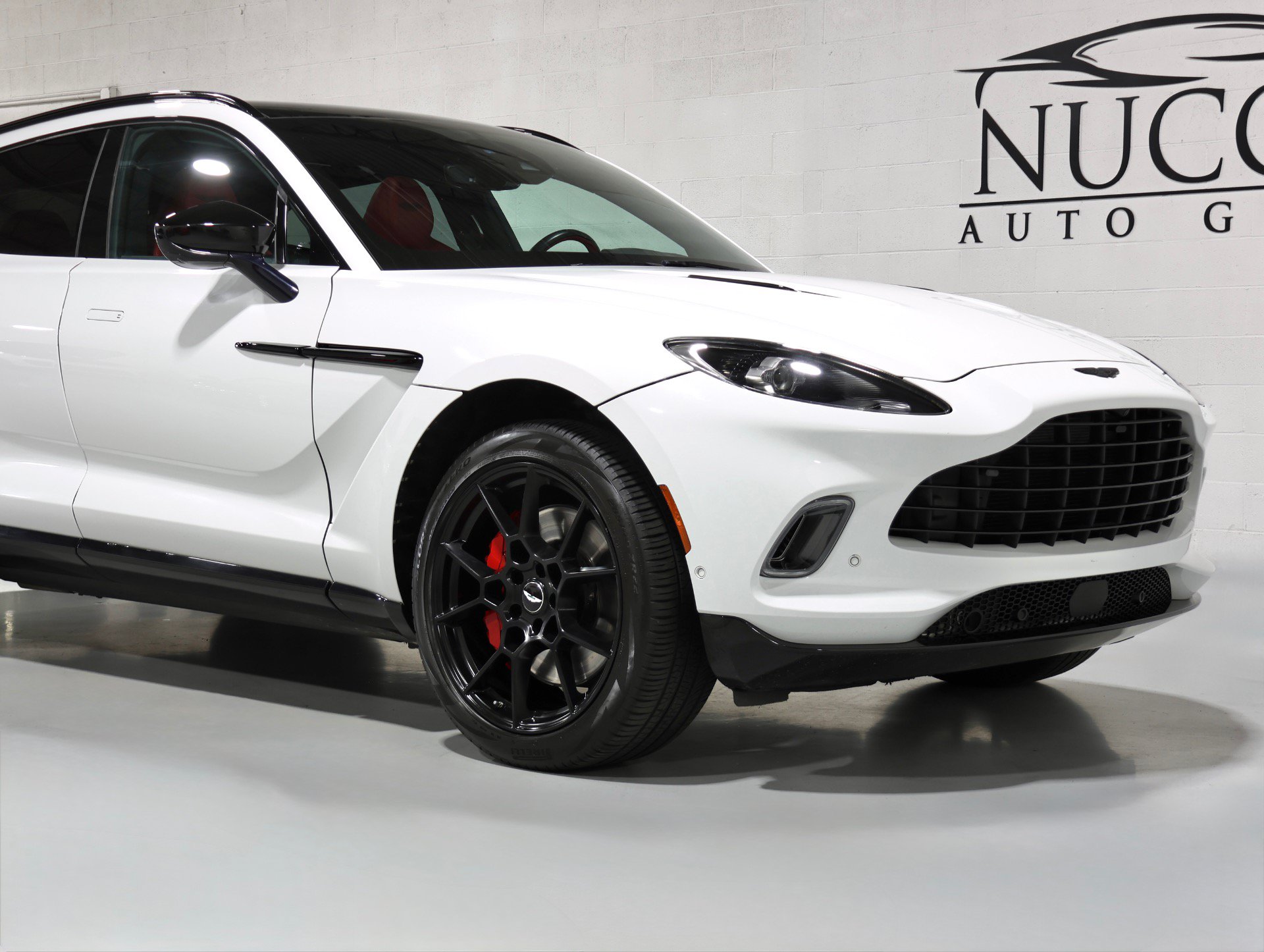 Used 2021 Aston Martin DBX AWD/4WD image 38