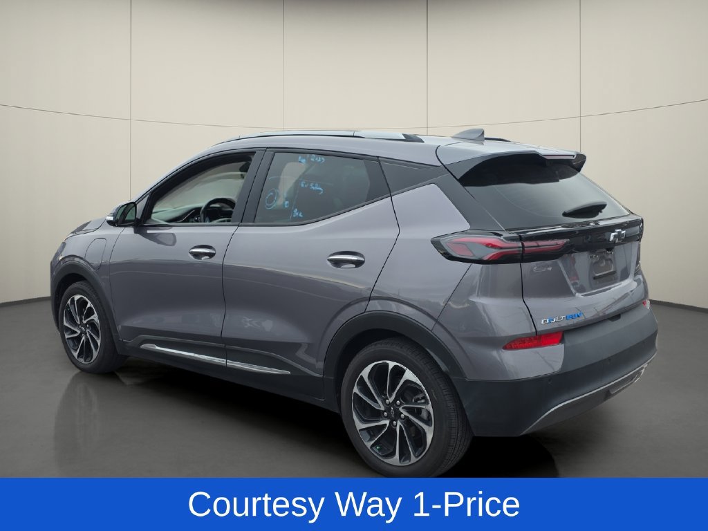 Used 2023 Chevrolet Bolt EUV Premier w/ Sun & Sound Package FWD image 6