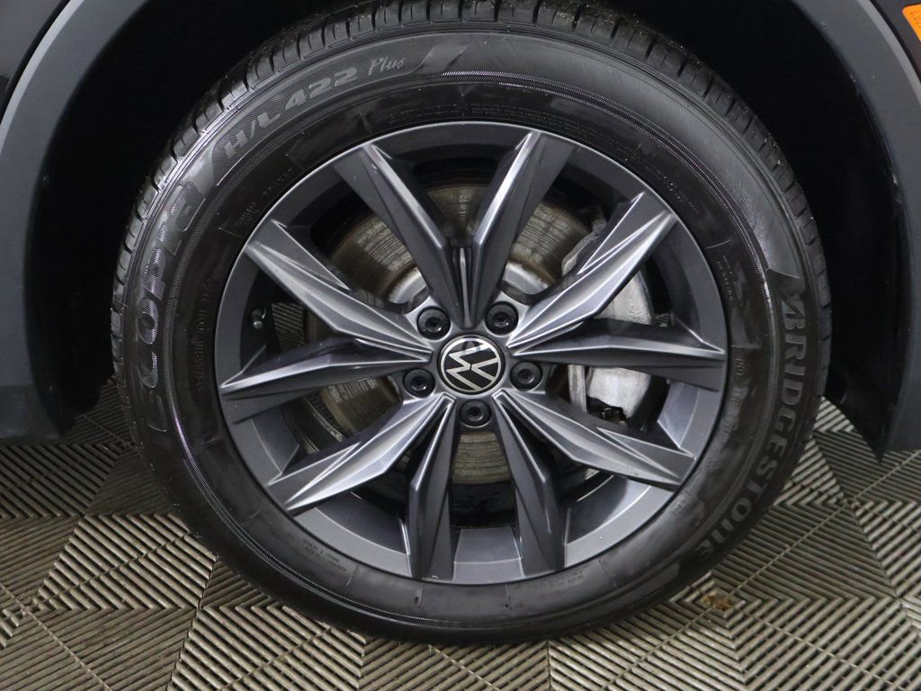 Used 2022 Volkswagen Tiguan SE w/ Panoramic Sunroof Package image 22