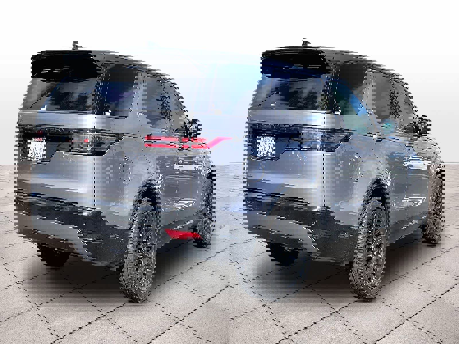 Used 2025 Land Rover Discovery Dynamic SE image 13