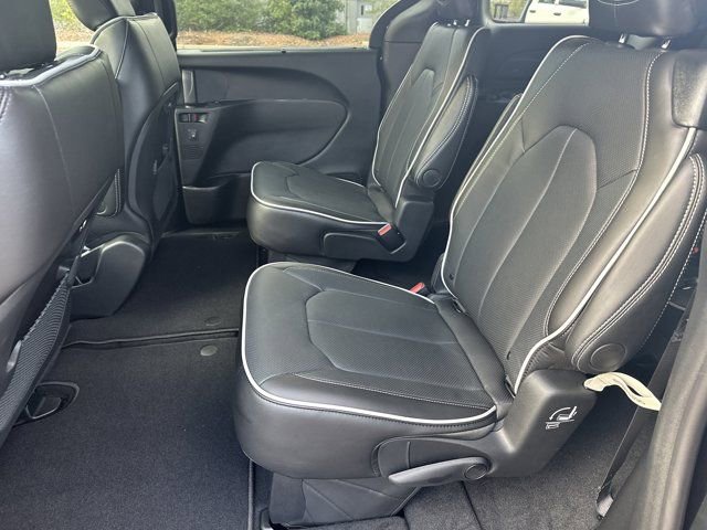 New 2026 Chrysler Pacifica Limited w/ S Appearance Package image 19