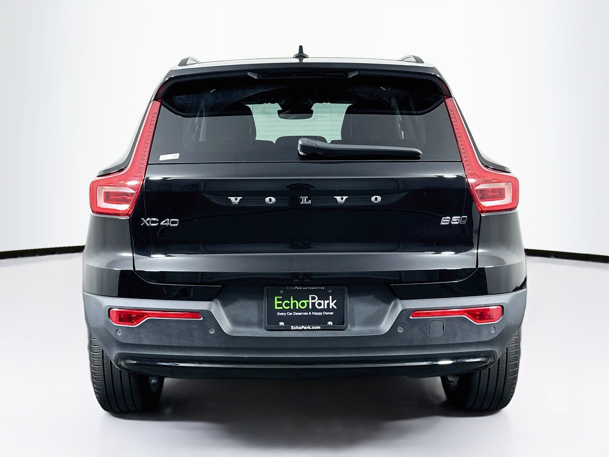 Used 2025 Volvo XC40 B5 Plus AWD/4WD image 7