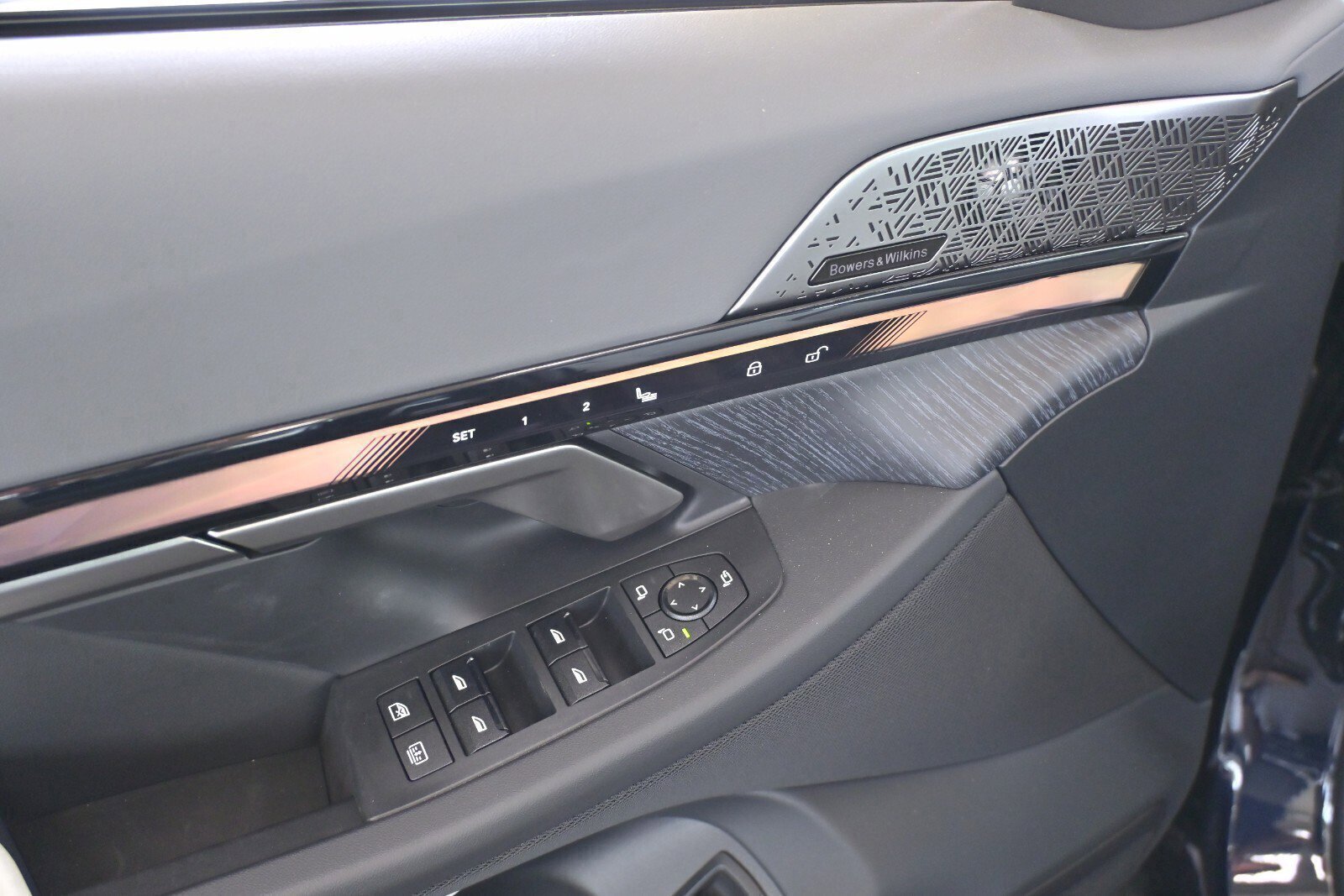 Used 2024 BMW i5 eDrive40i w/ Executive Package image 15