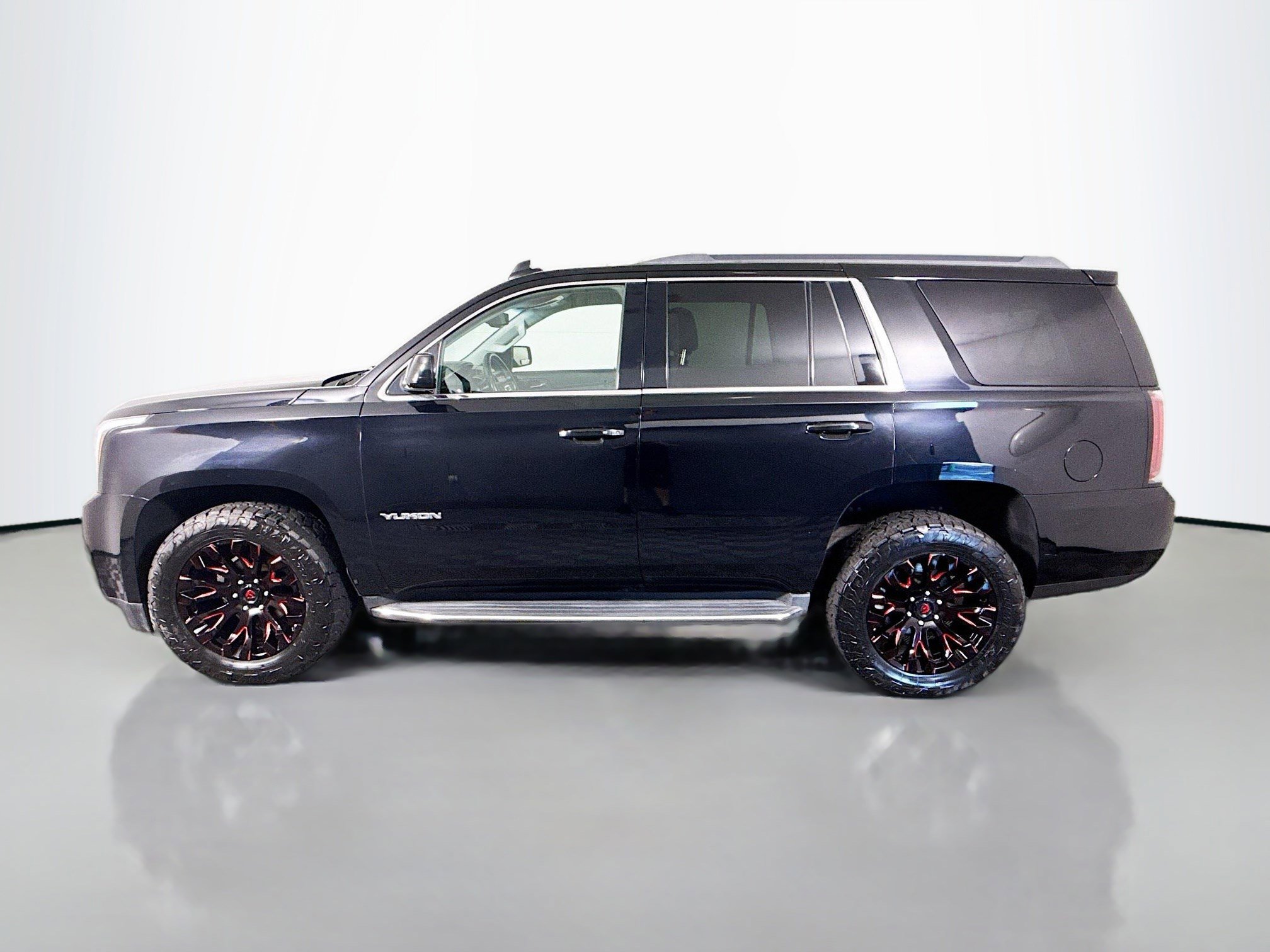 Used 2017 GMC Yukon SLT image 6