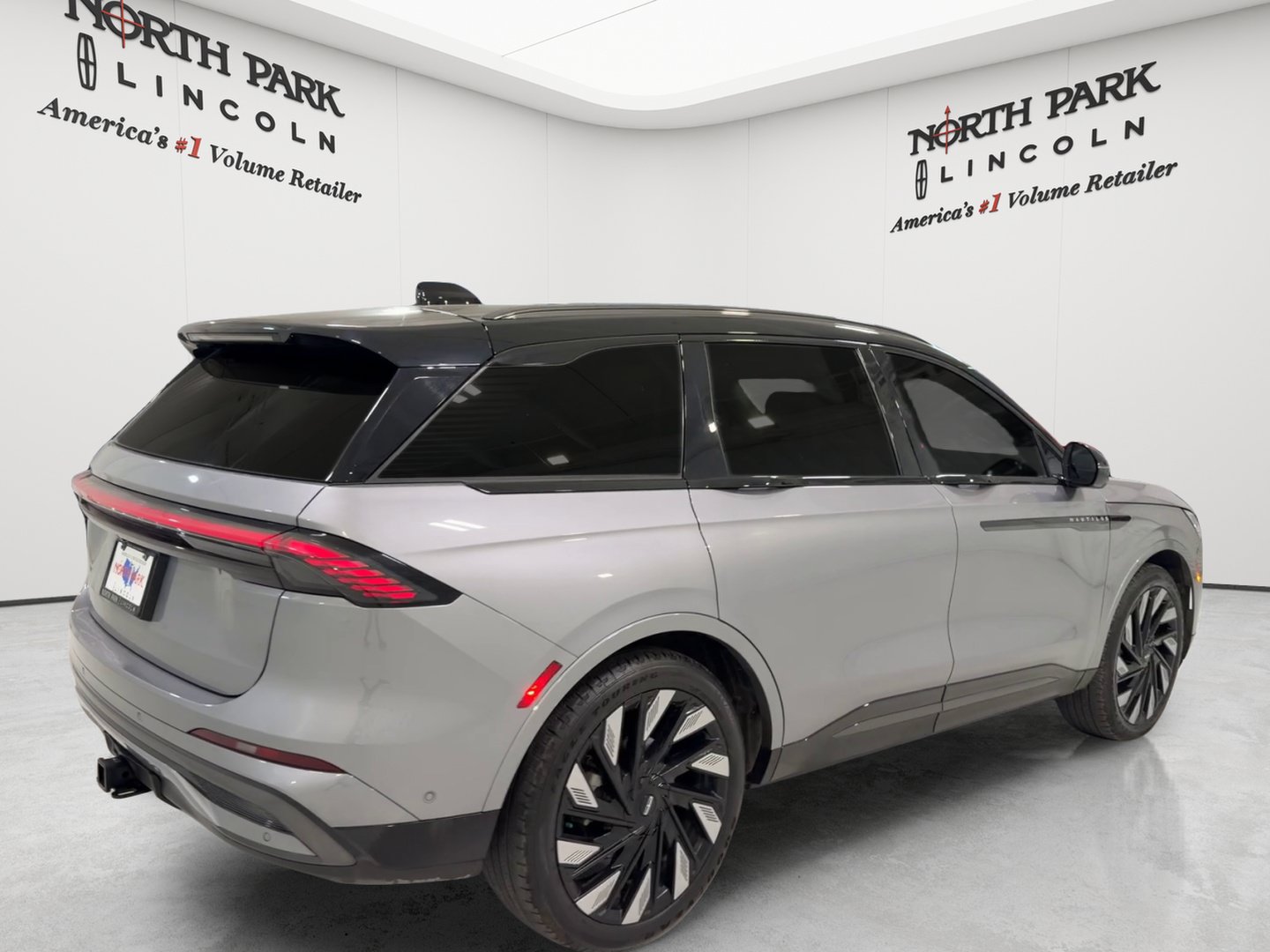 Used 2024 Lincoln Nautilus Black Label w/ Jet Appearance Package (87T) AWD/4WD image 5