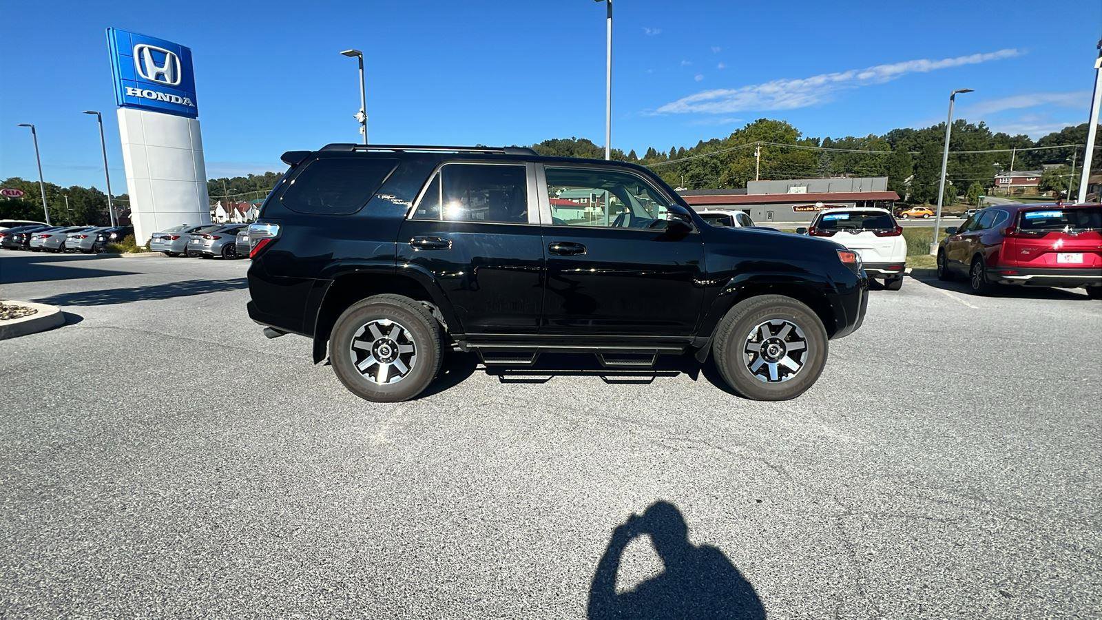 Used 2023 Toyota 4Runner TRD Off-Road Premium w/ Off Road Premium Plus Package image 4