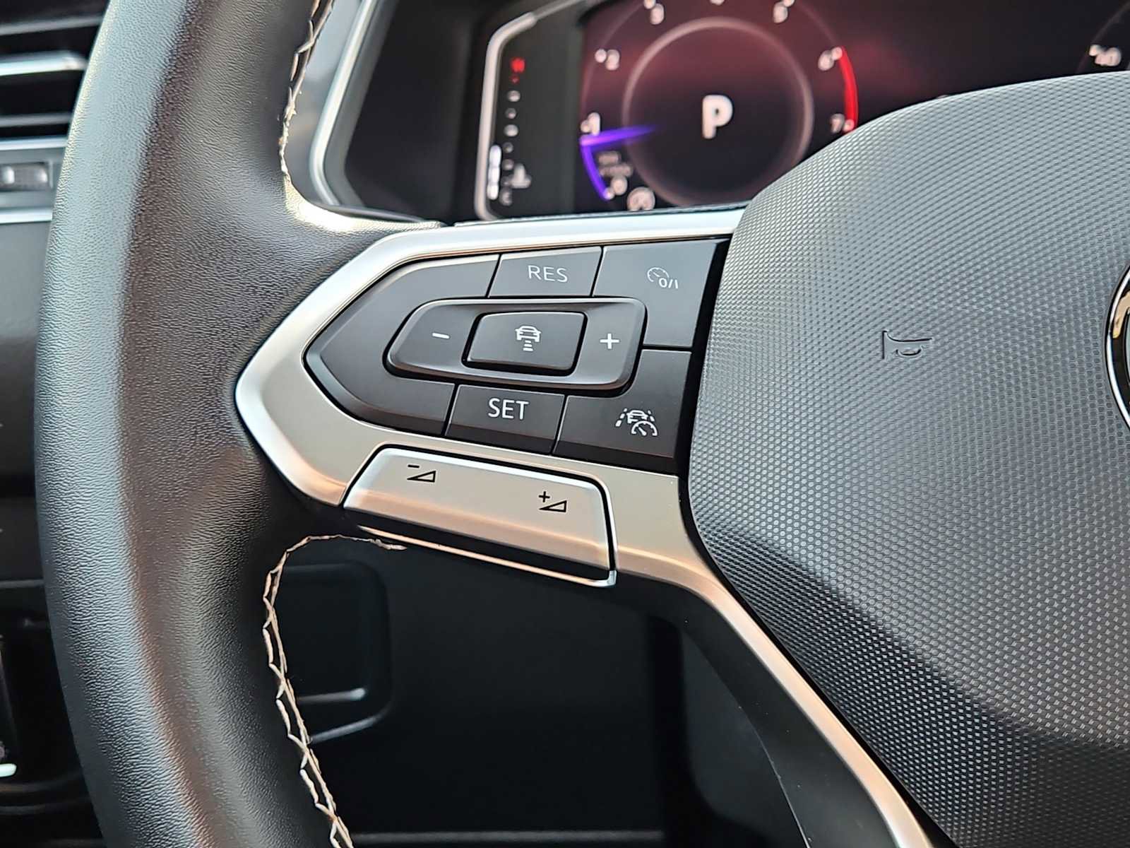 Certified 2023 Volkswagen Tiguan SEL R-Line image 30