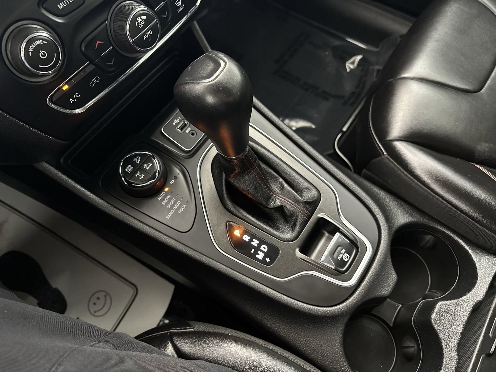 Used 2020 Jeep Cherokee Trailhawk w/ Cold Weather Group image 28