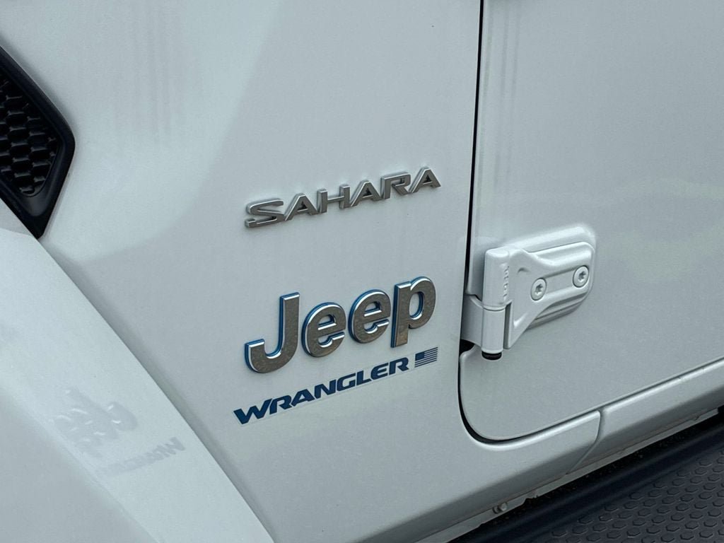 Used 2023 Jeep Wrangler Unlimited Sahara w/ Cold Weather Group AWD/4WD image 16