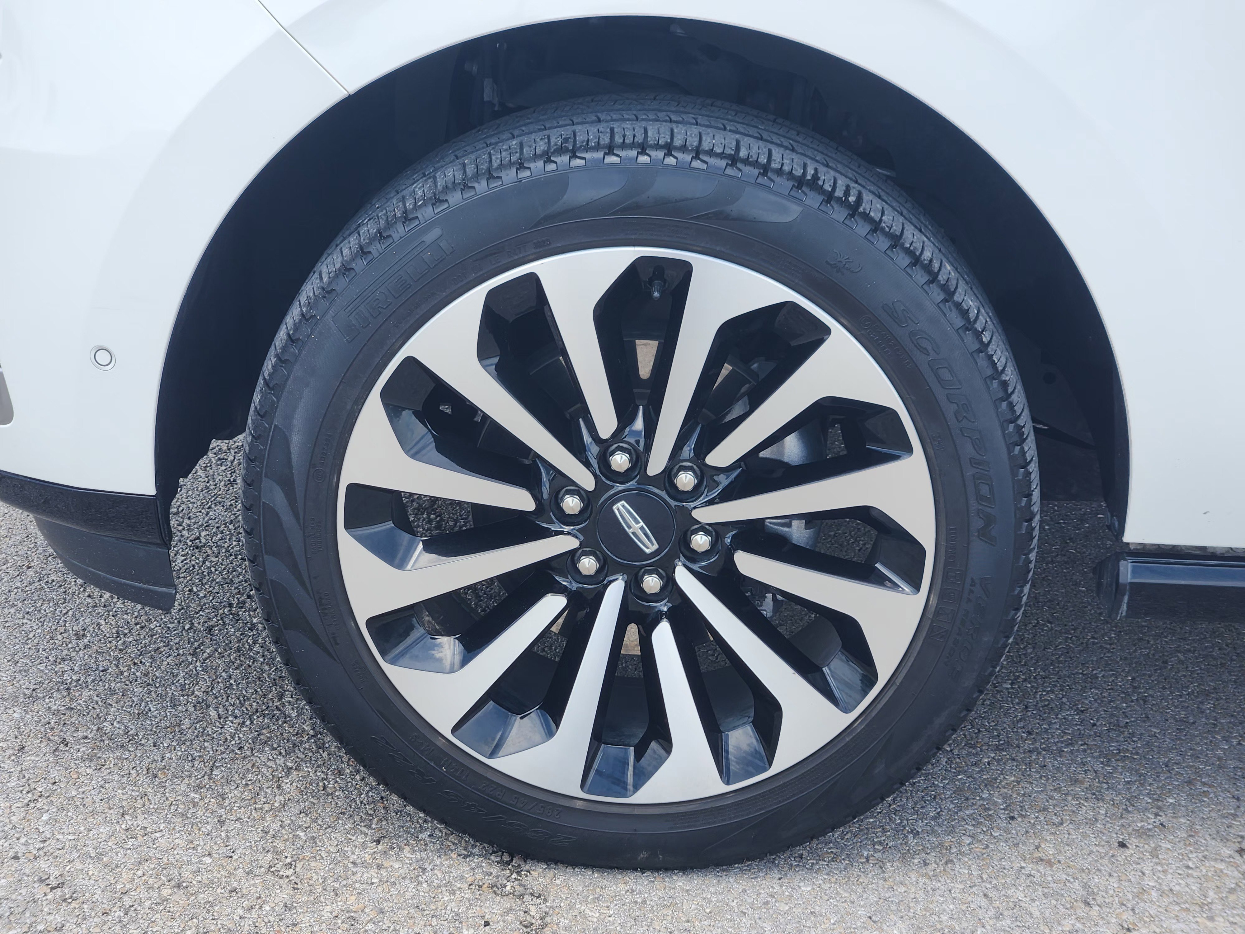 Used 2023 Lincoln Navigator L Reserve RWD image 10