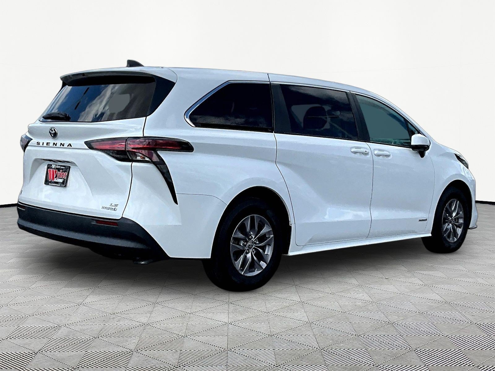 Used 2021 Toyota Sienna LE FWD image 6