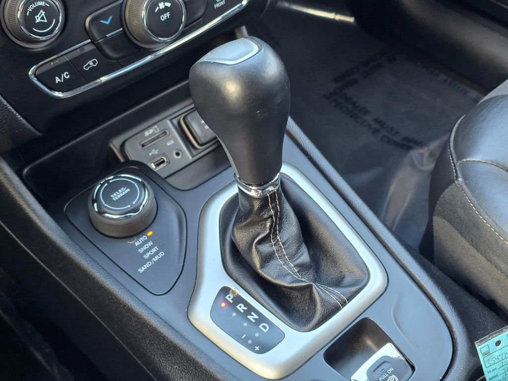 Used 2018 Jeep Cherokee Latitude Plus image 39