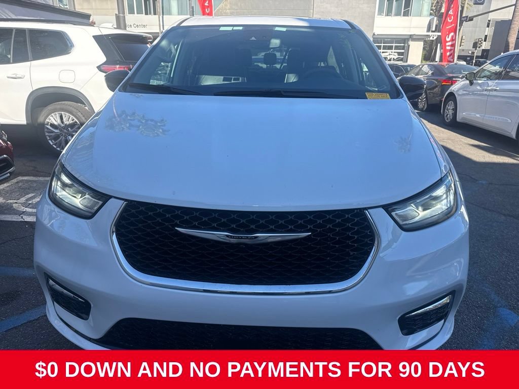 Used 2024 Chrysler Pacifica Limited FWD image 2