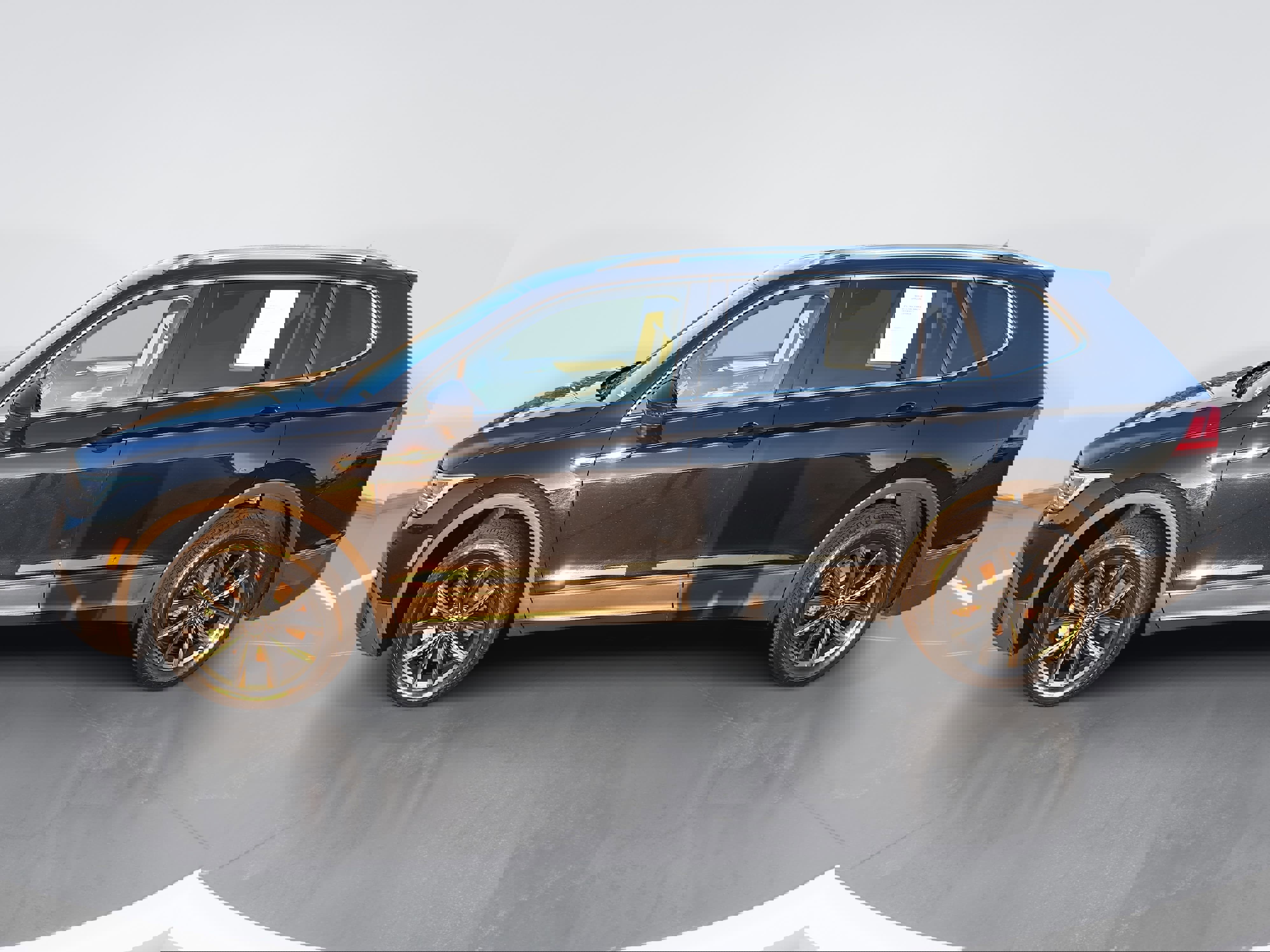 Used 2024 Volkswagen Tiguan SE image 6