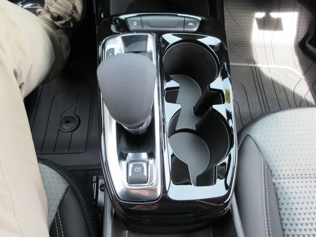 New 2026 Chevrolet Trax LT w/ LPO, Blackout Package FWD image 27