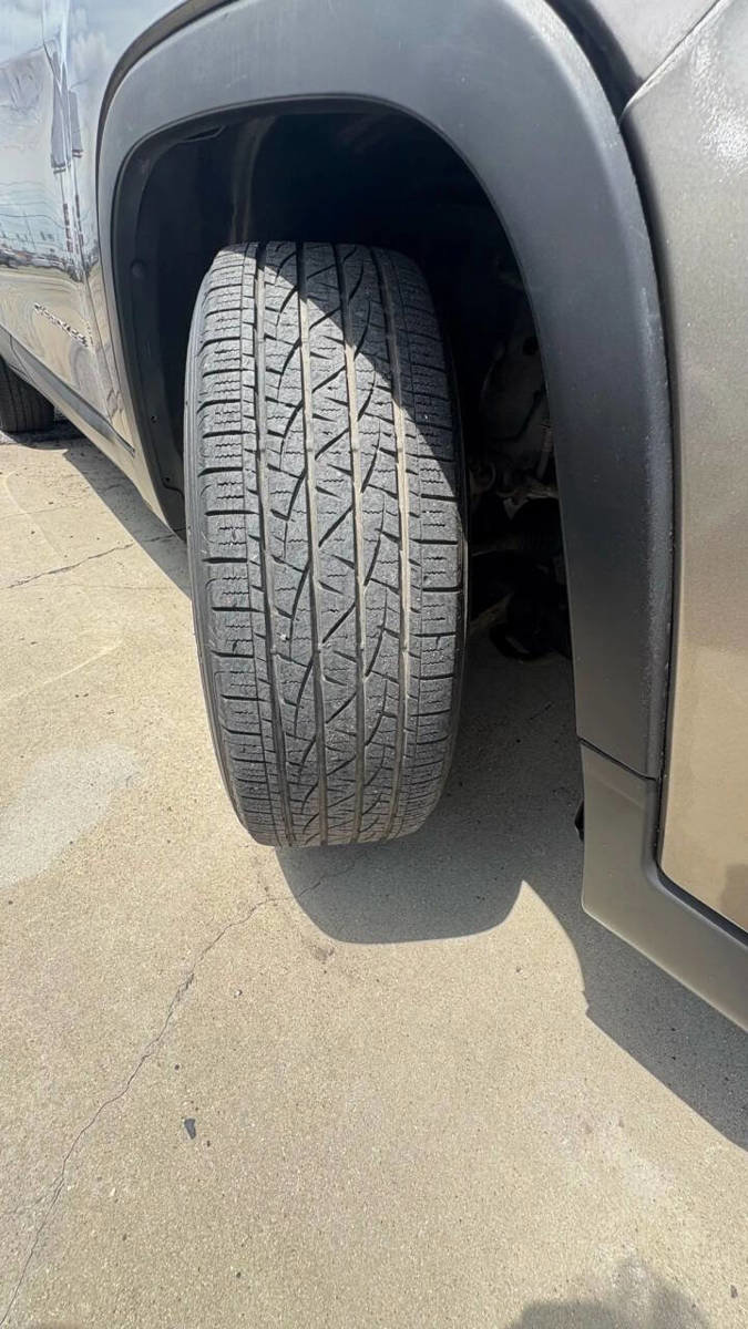 Used 2019 Jeep Cherokee Latitude w/ Popular Appearance Group image 12