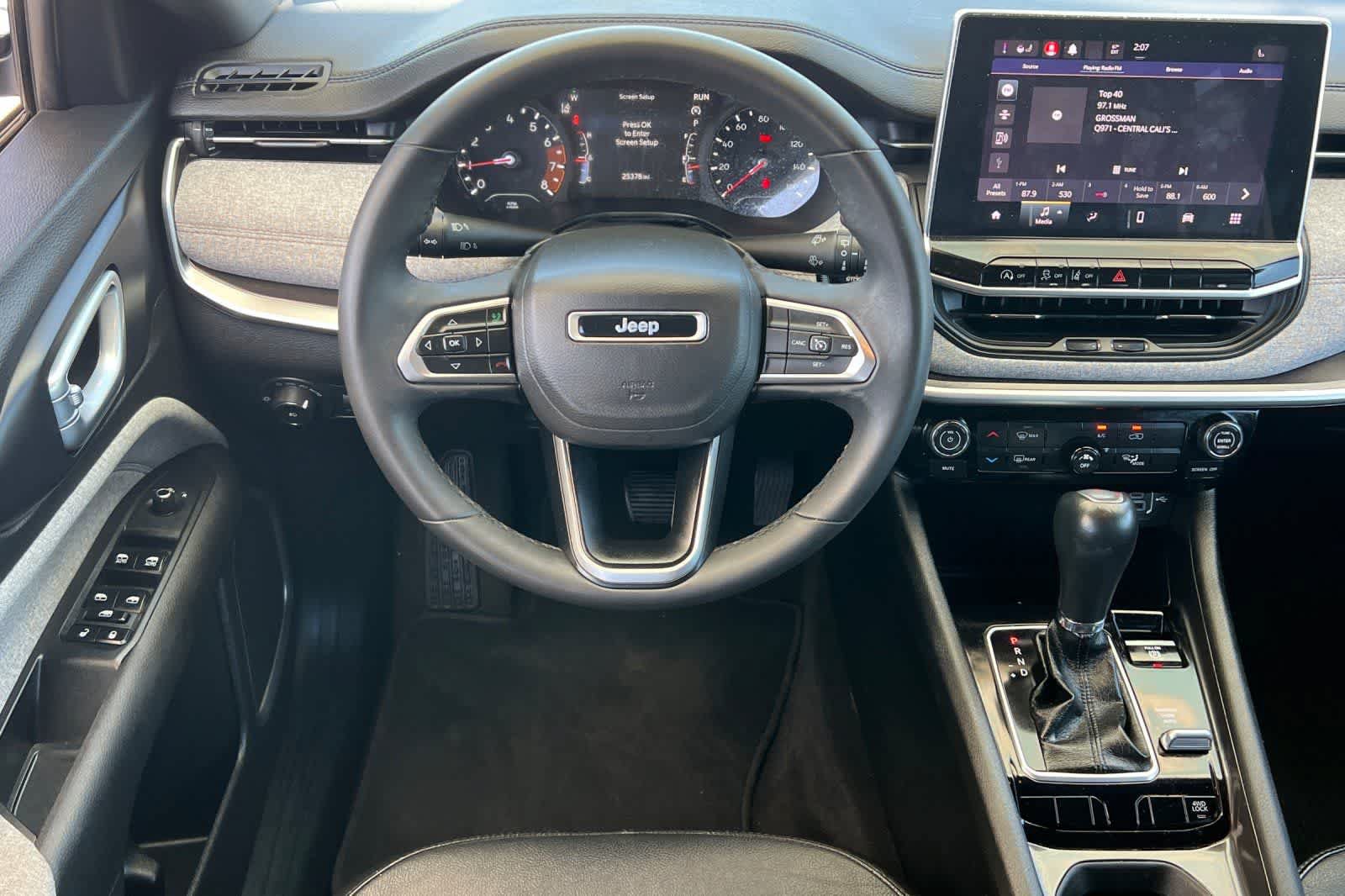 Used 2023 Jeep Compass Latitude AWD/4WD image 16