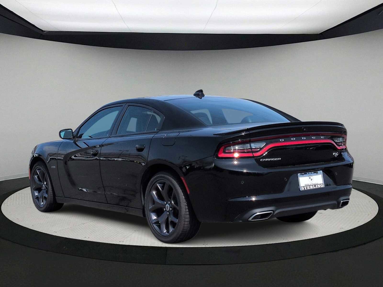 Used 2018 Dodge Charger R/T w/ Plus Group RWD image 6