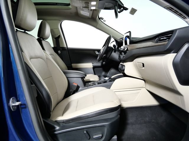 Certified 2020 Ford Escape Titanium w/ Titanium Premium Package 2.0 AWD/4WD image 11