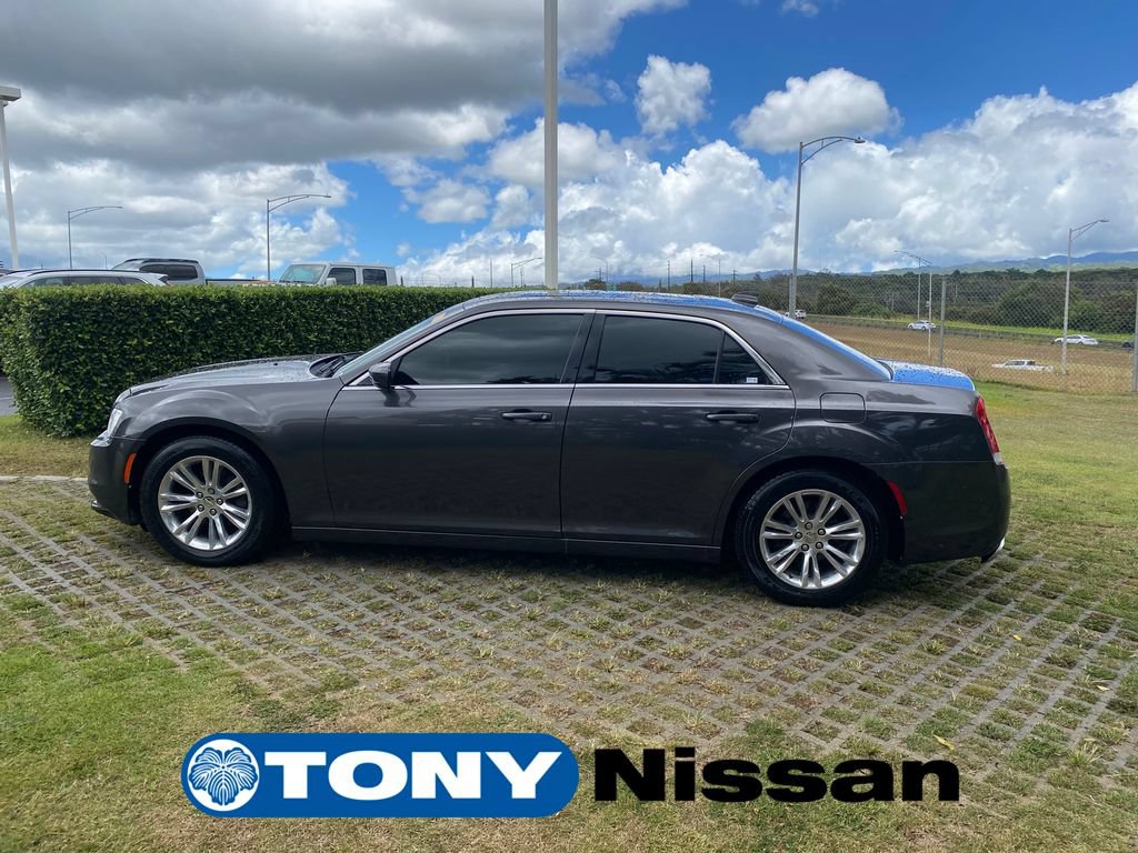 Used 2020 Chrysler 300 Touring L w/ Value Package RWD image 22