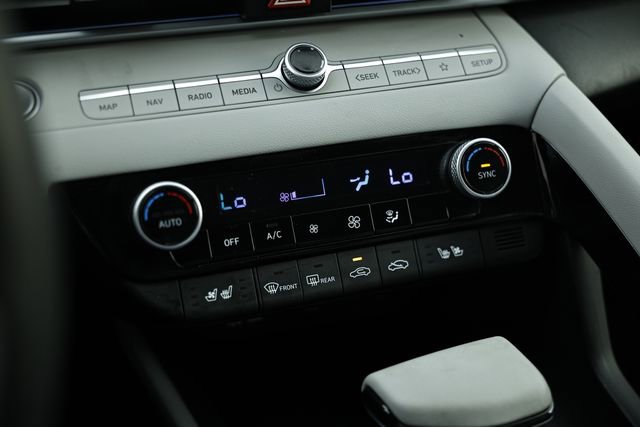 Certified 2025 Hyundai Elantra Limited image 38