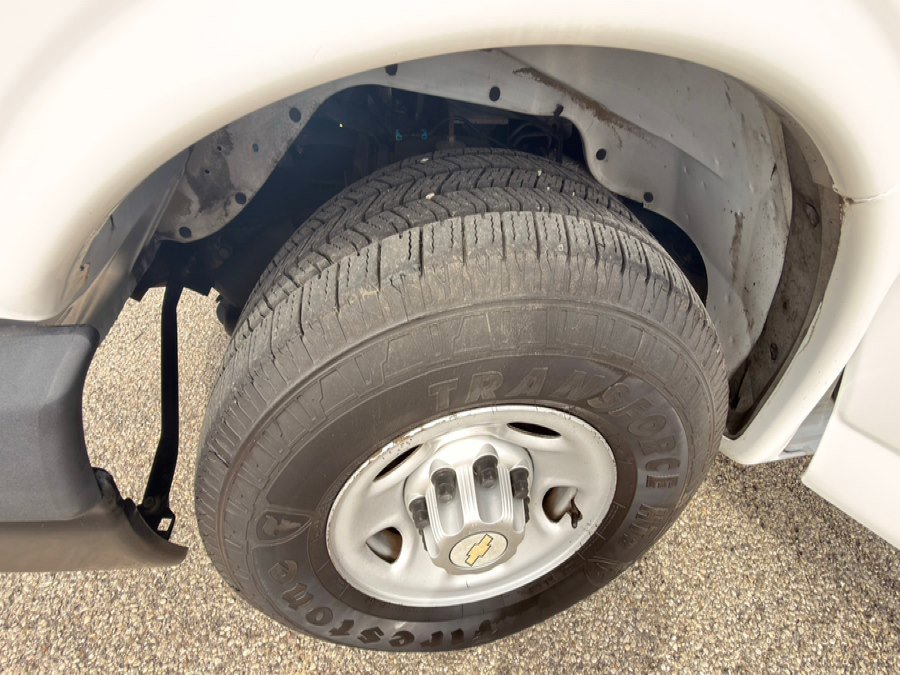 Used 2013 Chevrolet Express 2500 image 26