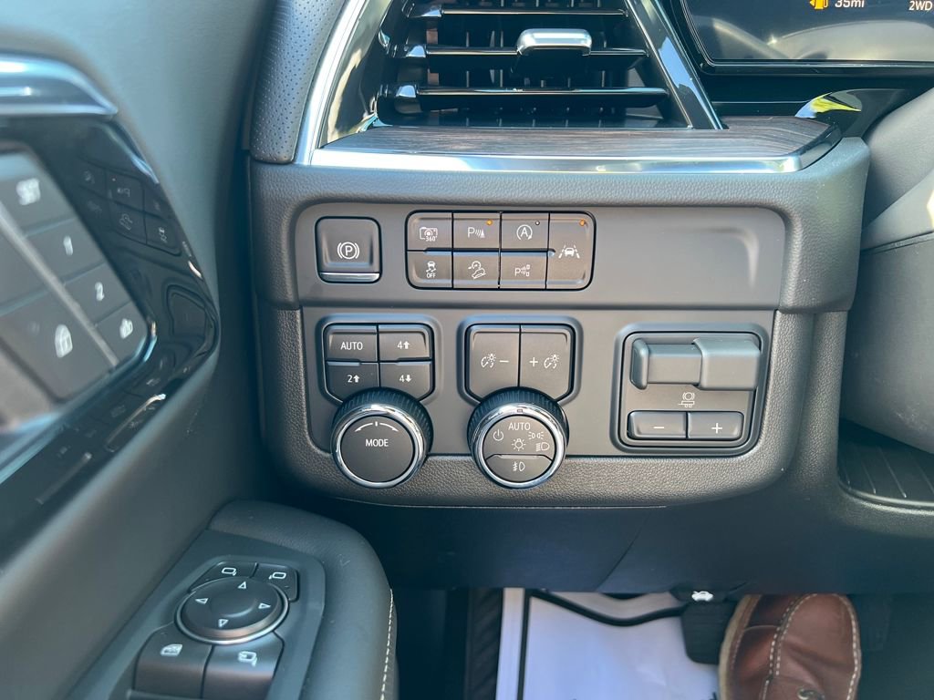 New 2026 Chevrolet Suburban Premier w/ Sun And Tow Package image 15