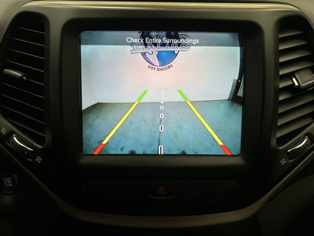 Used 2015 Jeep Cherokee Trailhawk AWD/4WD image 26
