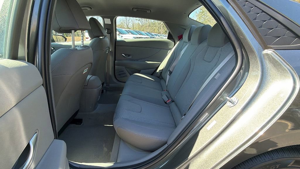 New 2026 Hyundai Elantra SE image 19