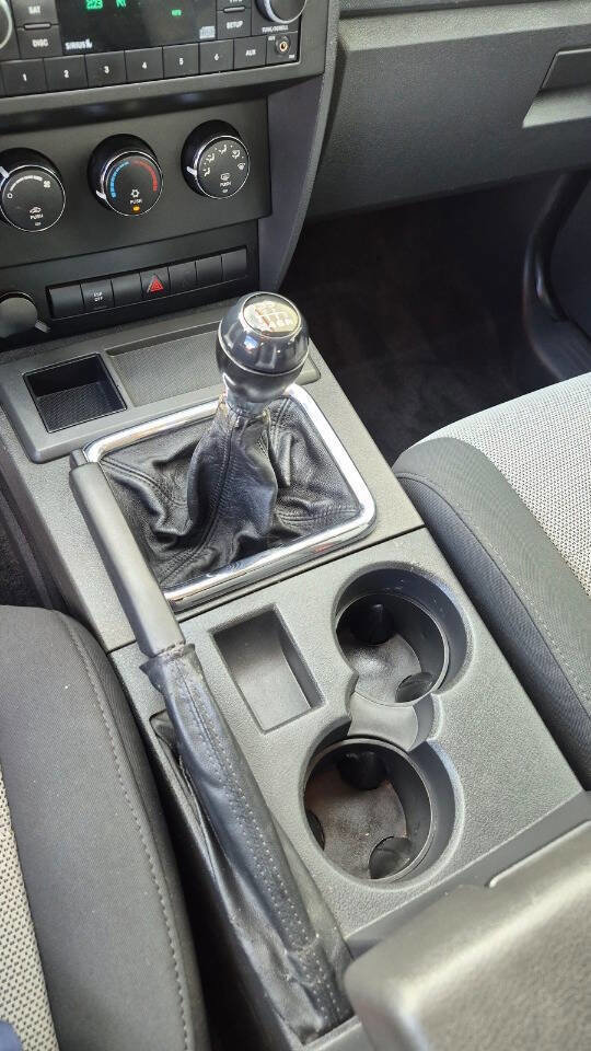 Used 2008 Dodge Nitro SXT image 23