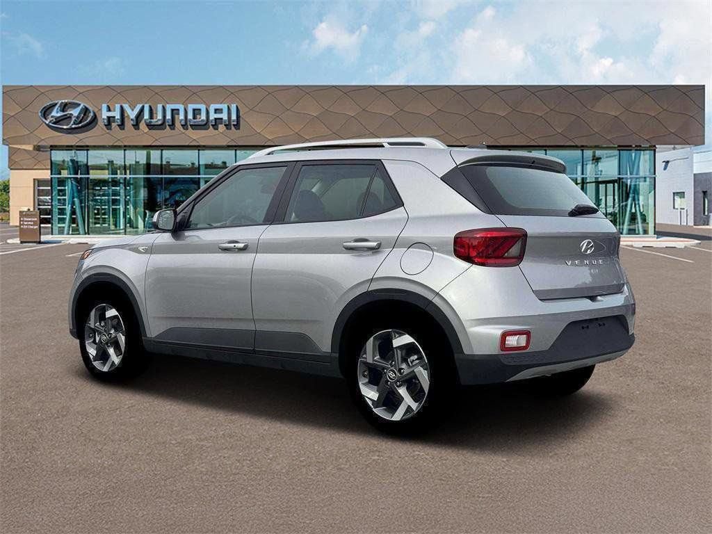 Certified 2026 Hyundai Venue SEL FWD image 4