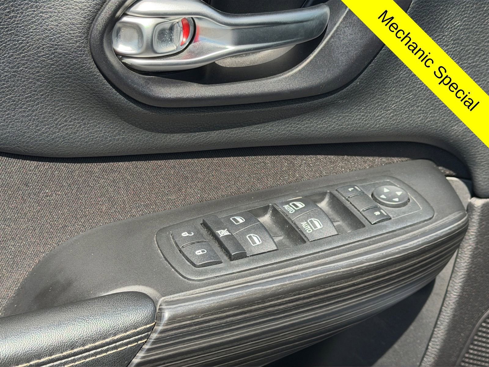 Used 2014 Jeep Cherokee Latitude w/ Comfort/Convenience Group AWD/4WD image 20