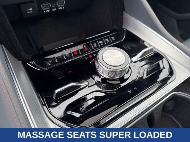 Used 2023 Jeep Grand Wagoneer L Series II w/ Premium Group II AWD/4WD image 9