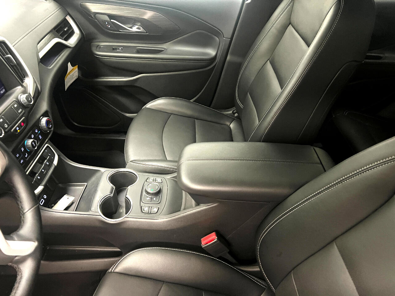 Used 2024 GMC Terrain SLT image 25