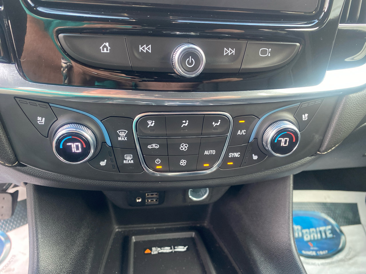 Used 2023 Chevrolet Traverse Premier image 21