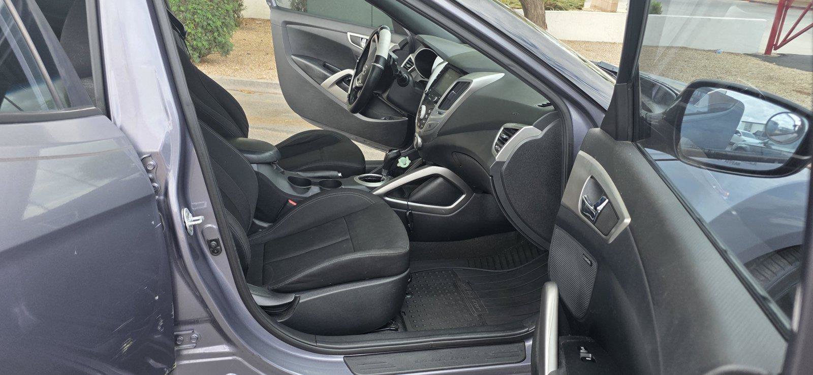 Used 2017 Hyundai Veloster Value Edition FWD image 14