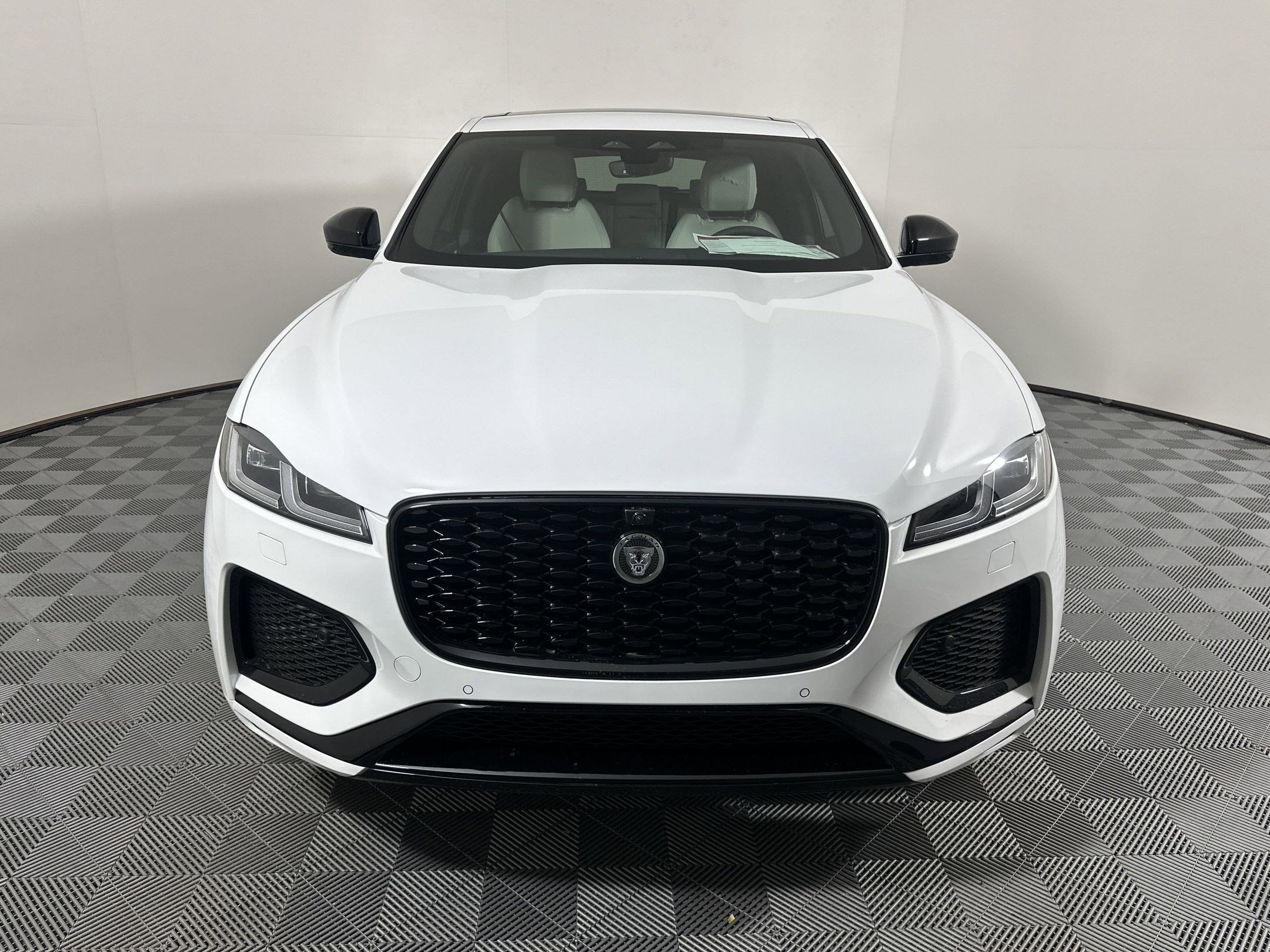 Used 2026 Jaguar F-PACE R-Dynamic S image 4
