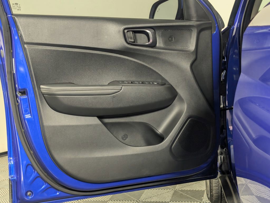 Used 2024 Hyundai Venue Limited image 22