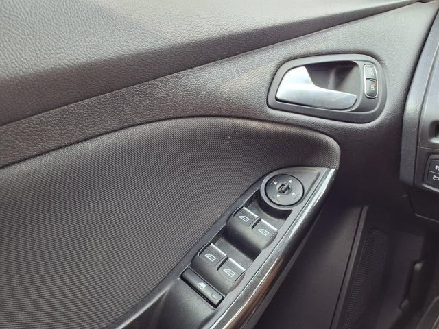Used 2018 Ford Focus Titanium FWD image 19