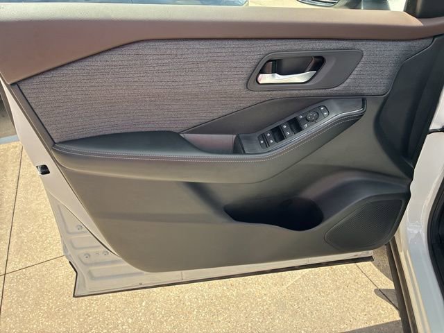 Used 2023 Nissan Rogue SV image 19