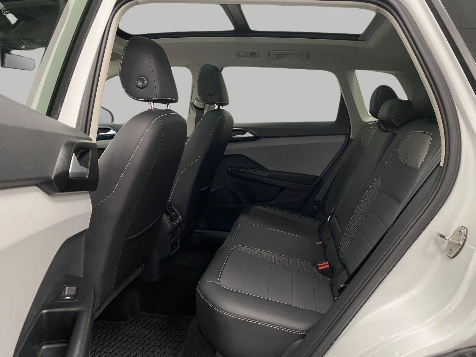 Used 2023 Volkswagen Taos SE w/ Panoramic Sunroof Package AWD/4WD image 24