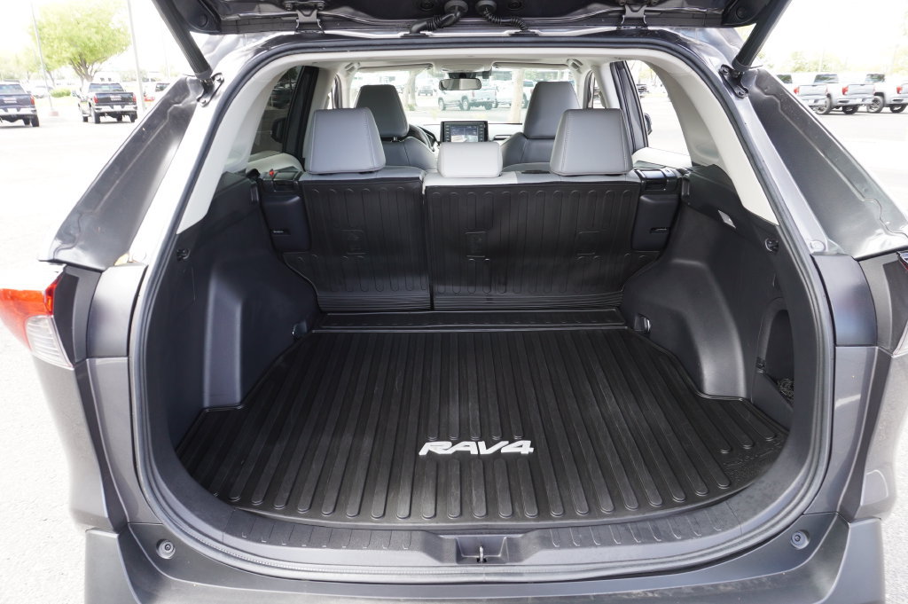 Used 2021 Toyota RAV4 XLE Premium AWD/4WD image 9