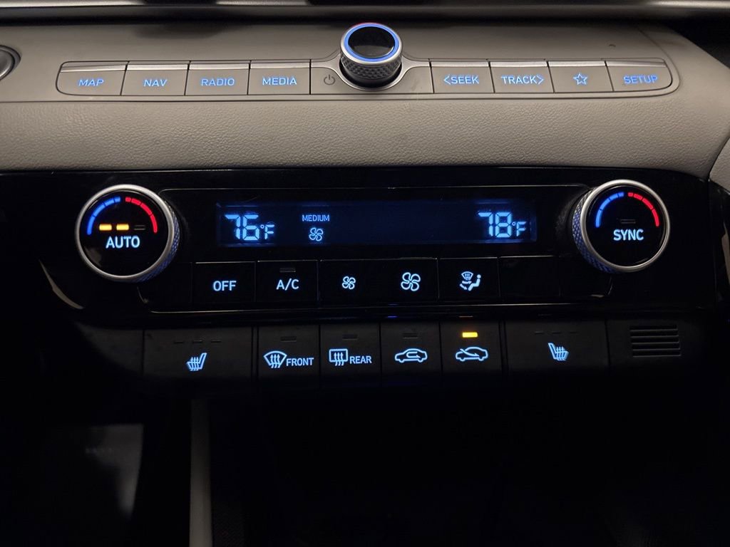 Used 2025 Hyundai Elantra Limited image 21